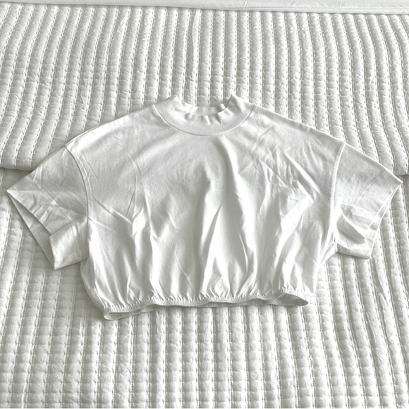 Alo Yoga kick it crop tee in white size Small - Picture 4 of 4